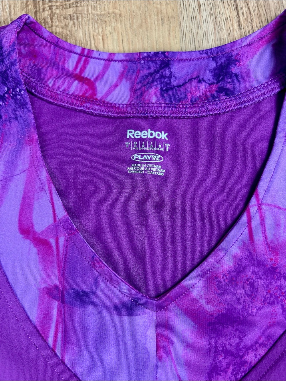 💜 •3/$20• Reebok V-Neck Active Top - Picture 2 of 10